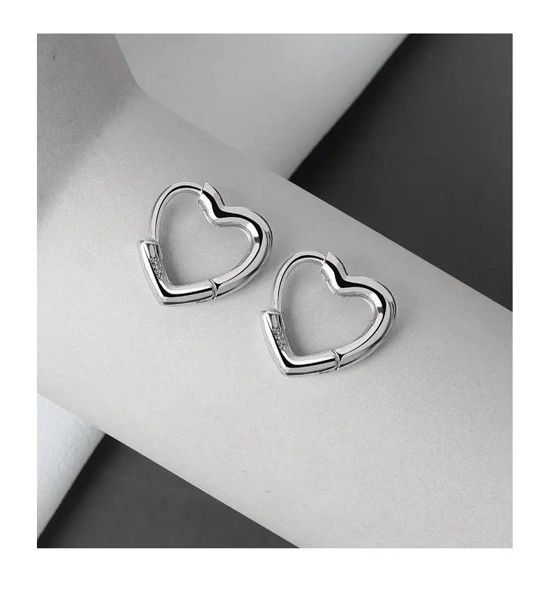 CUTE HEART HUGGIES