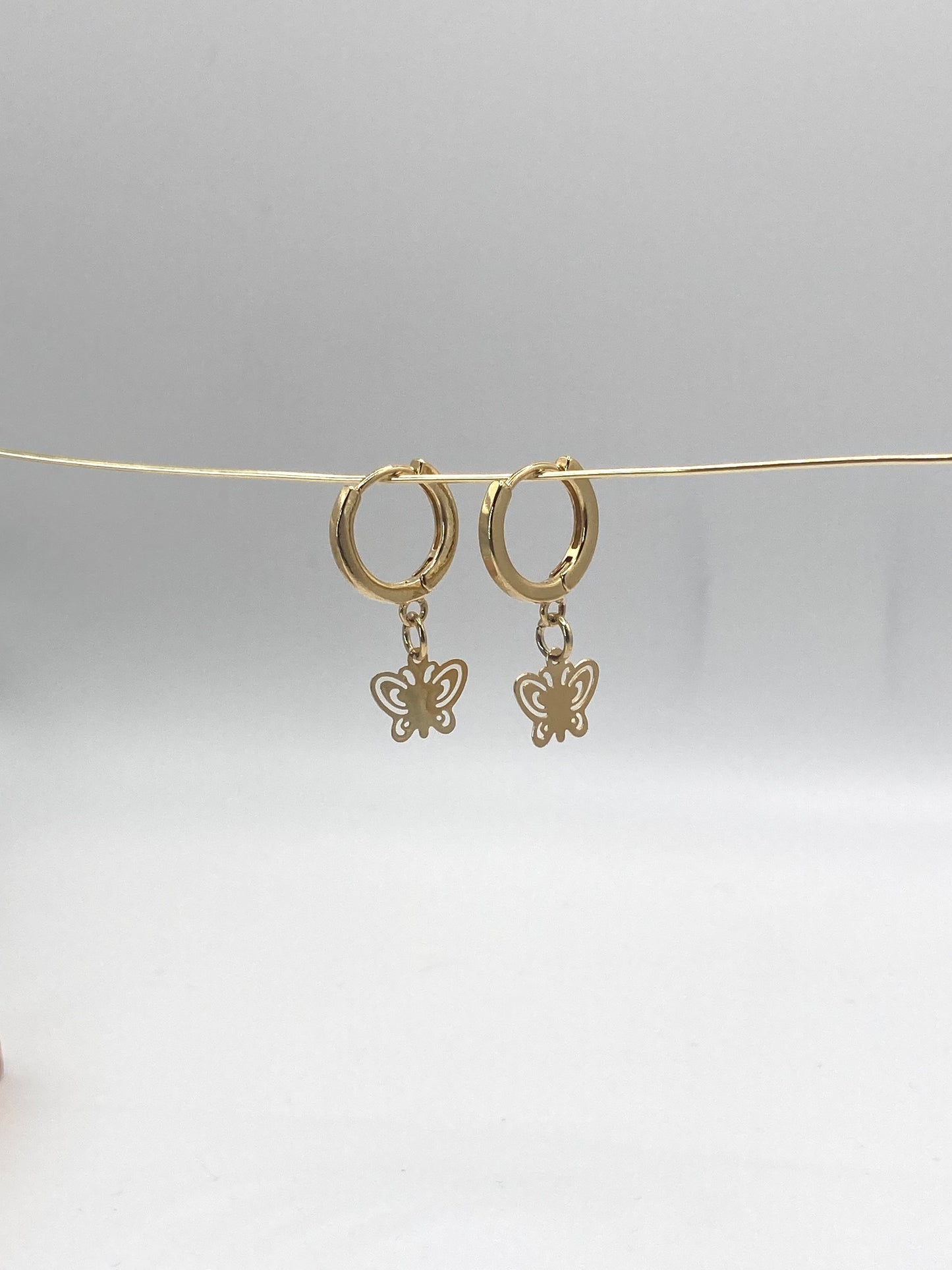 HUGGIES FLAT BUTTERFLY